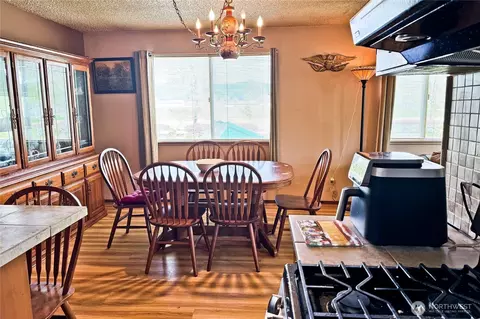 Dining - 21928 SE 436th St, Enumclaw, WA 98022 photo 3 of 3