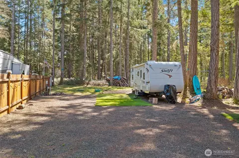 101 N Brook Ln, Hoodsport, WA 98548