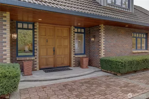 Exterior - 4911 Harbor Ln, Everett, WA 98203 photo 2 of 6