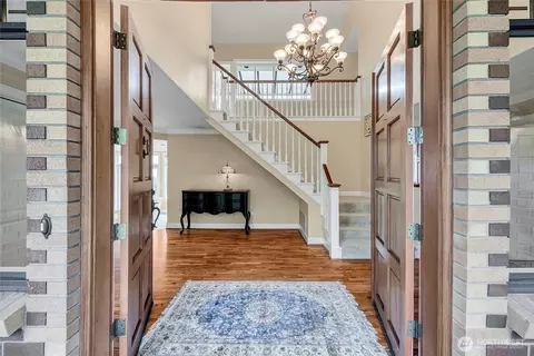 Entry Way - 4911 Harbor Ln, Everett, WA 98203 photo 1 of 1