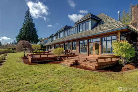 Exterior - 4911 Harbor Ln, Everett, WA 98203 photo 3 of 6
