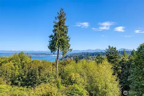 View/Area - 4911 Harbor Ln, Everett, WA 98203 photo 2 of 4
