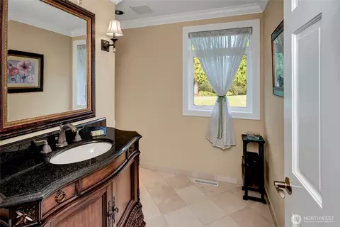 Bath - 4911 Harbor Ln, Everett, WA 98203 photo 1 of 8
