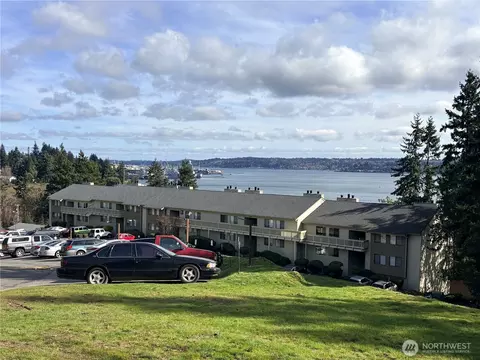 1700 W Sunn Fjord Ln #L101, Bremerton, WA 98312
