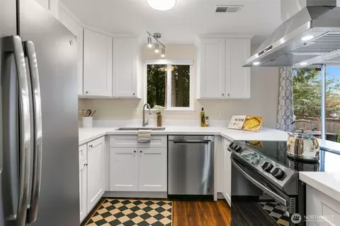 Kitchen - 14427 55th Ave SE, Everett, WA 98208 photo 1 of 3