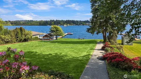 8625 NE Juanita Dr, Kirkland, WA 98034