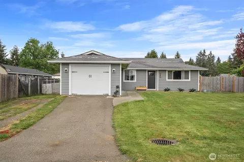 304 Rochester St E, Rainier, WA 98576