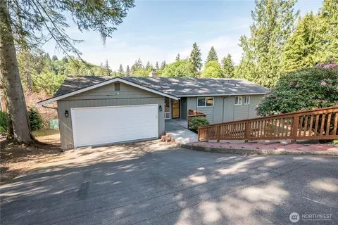 2441 W Lynnwood Dr, Longview, WA 98632