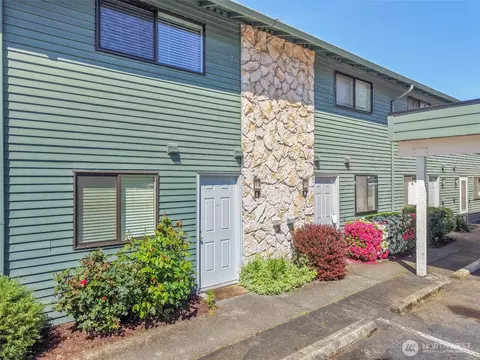 1040 S 320th St #5, Federal Way, WA 98003