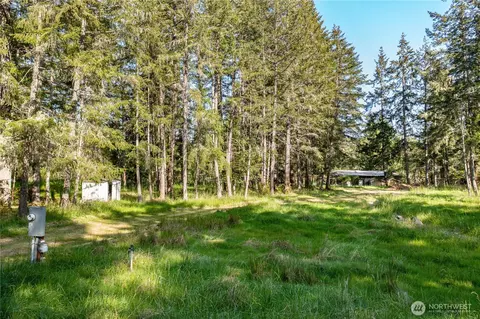 905 E Madrona Blvd NW, Lakebay, WA 98349