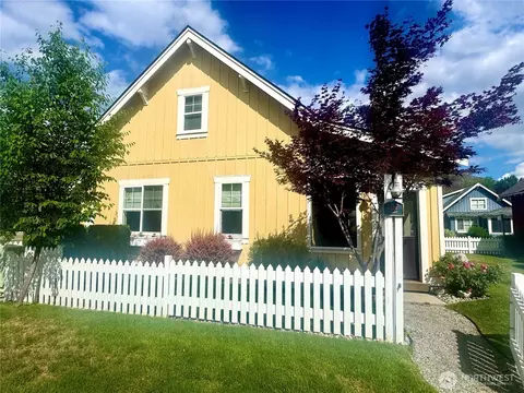 107 Barefoot Ln, Oroville, WA 98844