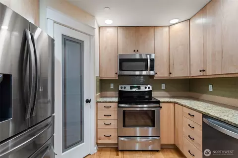 Kitchen - 321 E Soderberg Rd #D-12, Allyn, WA 98524 photo 4 of 6