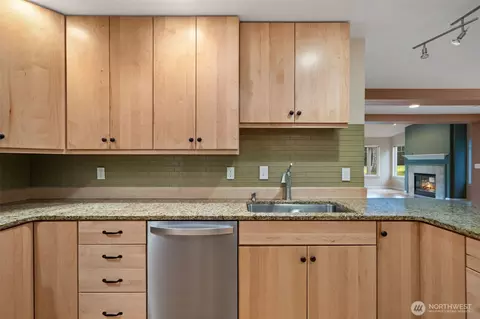 Kitchen - 321 E Soderberg Rd #D-12, Allyn, WA 98524 photo 5 of 6