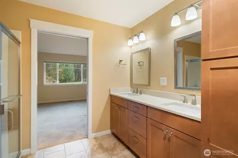 Bath - 321 E Soderberg Rd #D-12, Allyn, WA 98524 photo 2 of 3