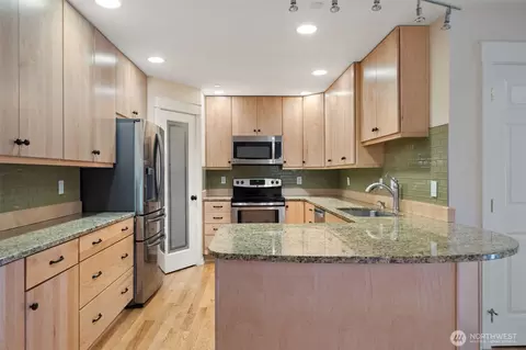 Kitchen - 321 E Soderberg Rd #D-12, Allyn, WA 98524 photo 2 of 6