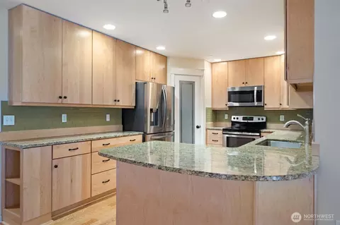 Kitchen - 321 E Soderberg Rd #D-12, Allyn, WA 98524 photo 1 of 6