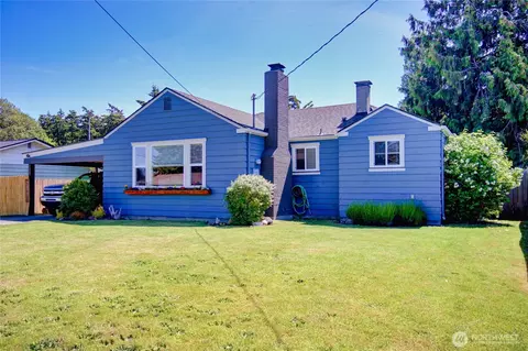 348 NE Harvest Dr, Oak Harbor, WA 98277