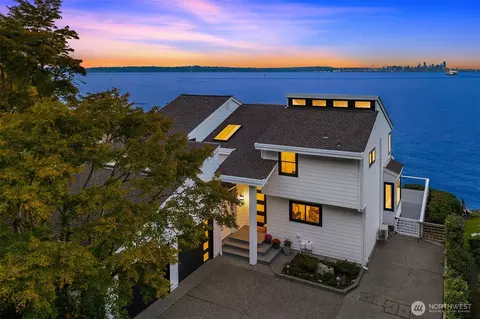 4692 Rockaway Beach Rd NE, Bainbridge Island, WA 98110