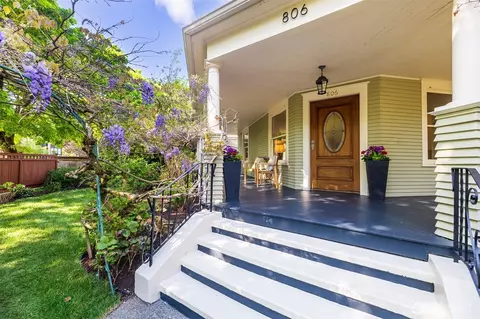 Exterior - 806 15th Ave E, Seattle, WA 98112 photo 4 of 11