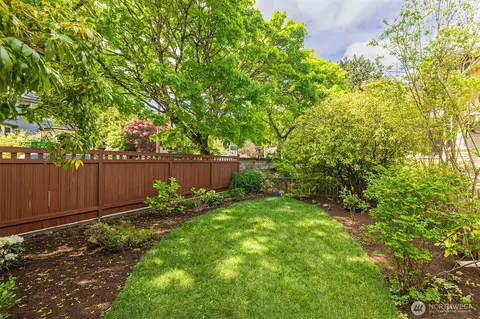 Exterior - 806 15th Ave E, Seattle, WA 98112 photo 3 of 11
