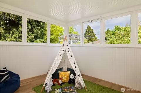Exterior - 806 15th Ave E, Seattle, WA 98112 photo 7 of 11