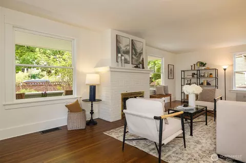 Living - 806 15th Ave E, Seattle, WA 98112 photo 3 of 4
