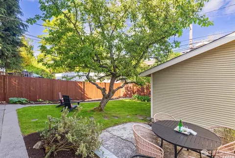 Exterior - 806 15th Ave E, Seattle, WA 98112 photo 9 of 11