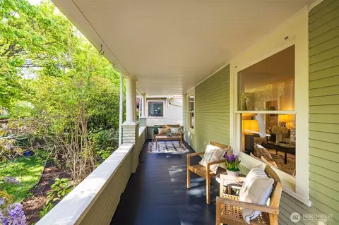 Exterior - 806 15th Ave E, Seattle, WA 98112 photo 5 of 11