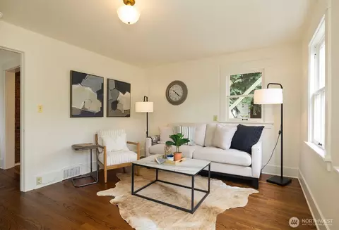 Living - 806 15th Ave E, Seattle, WA 98112 photo 4 of 4