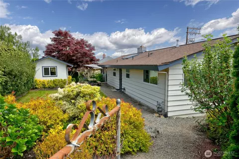 Exterior - 2702 E 16th St, Bremerton, WA 98310 photo 2 of 4