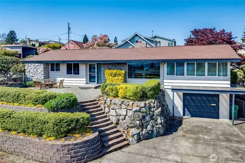 2702 E 16th St, Bremerton, WA 98310