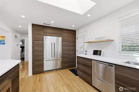 Kitchen - 2702 E 16th St, Bremerton, WA 98310 photo 4 of 4