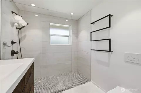 Bath - 2702 E 16th St, Bremerton, WA 98310 photo 3 of 4