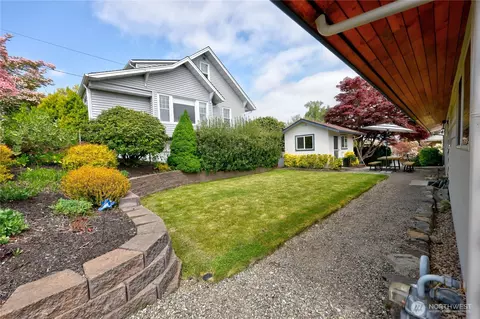 Exterior - 2702 E 16th St, Bremerton, WA 98310 photo 3 of 4