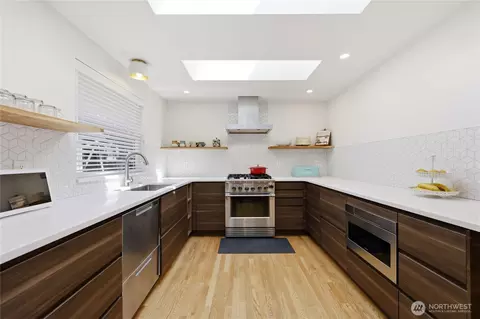 Kitchen - 2702 E 16th St, Bremerton, WA 98310 photo 2 of 4