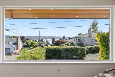 View/Area - 2702 E 16th St, Bremerton, WA 98310 photo 3 of 6