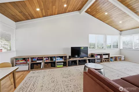 Living - 2702 E 16th St, Bremerton, WA 98310 photo 3 of 6
