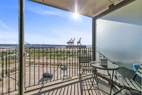 590 1st Ave S #603, Seattle, WA 98104