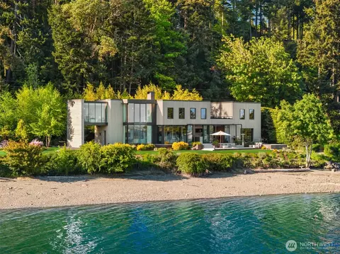 10555 NE Seaborn Rd, Bainbridge Island, WA 98110