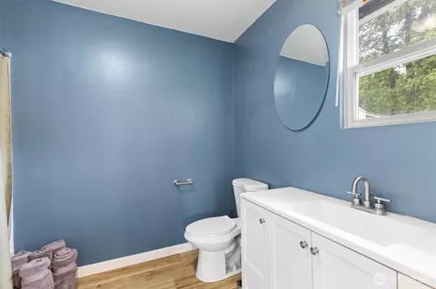 Bath - 9007 Van Buren Rd, Everson, WA 98247 photo 3 of 4
