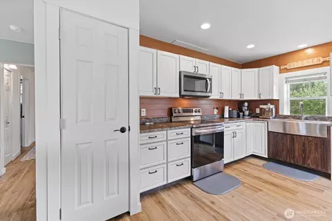 Kitchen - 9007 Van Buren Rd, Everson, WA 98247 photo 3 of 4