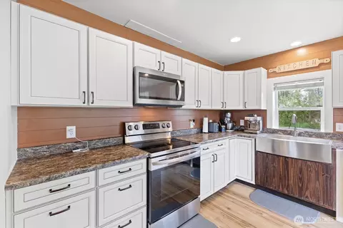 Kitchen - 9007 Van Buren Rd, Everson, WA 98247 photo 1 of 4