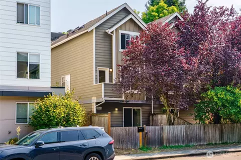 5260 Brooklyn Ave NE, Seattle, WA 98105