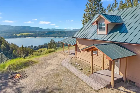 6523 Camp Naborlee Rd, Fruitland, WA 99129