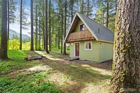 6182 Chestnut Dr, Maple Falls, WA 98266