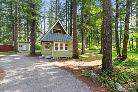 6182 Chestnut Dr, Maple Falls, WA 98266