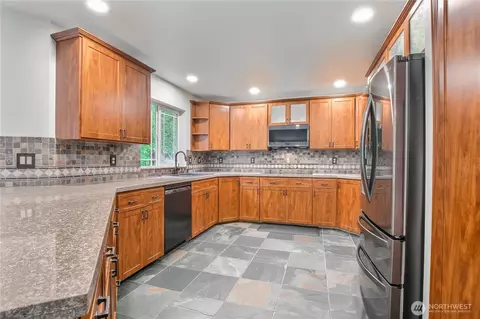 Kitchen - 9430 NE 181st Ln, Bothell, WA 98011 photo 1 of 2