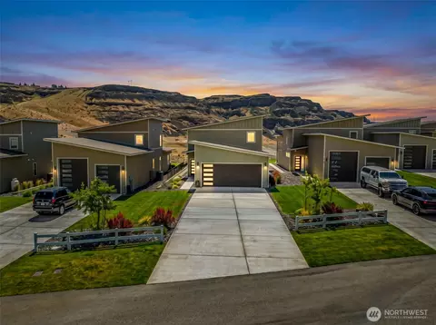 9779 Ridgeview Dr NW, Quincy, WA 98848