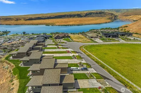 9779 Ridgeview Dr NW, Quincy, WA 98848