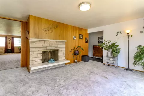 Living - 45223 284th Ave SE, Enumclaw, WA 98022 photo 6 of 6